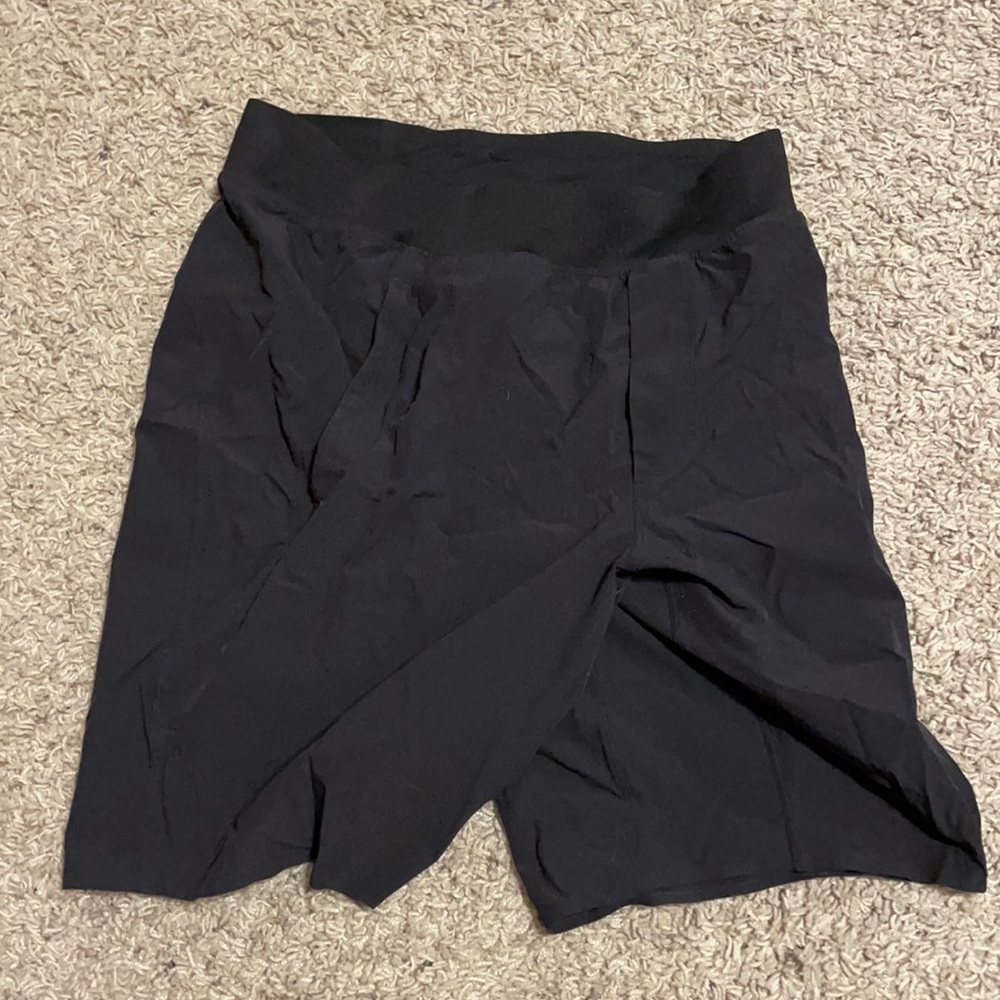 Black lululemon 7 inch inseam shorts